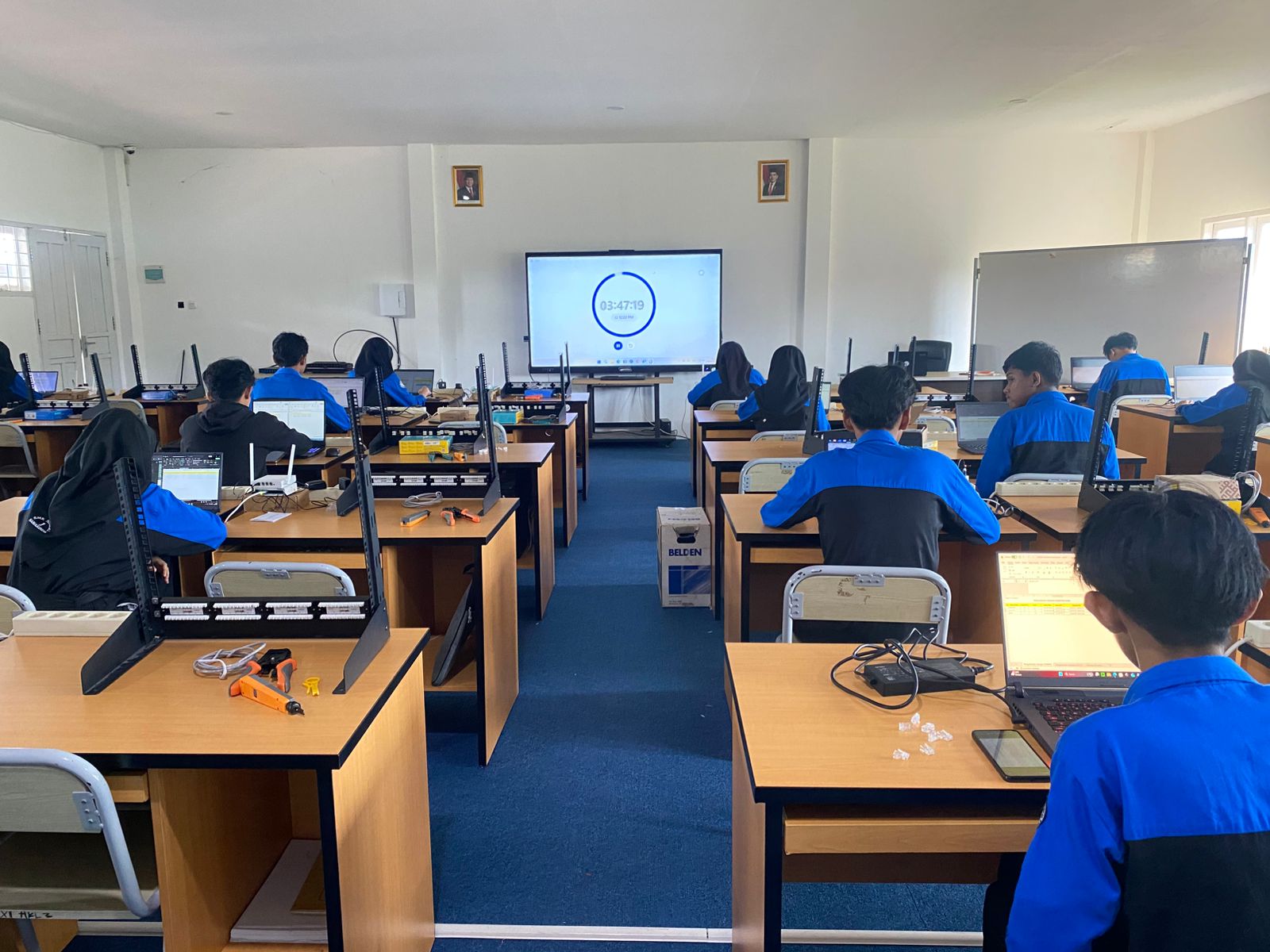 Fasilitas Lab Komputer